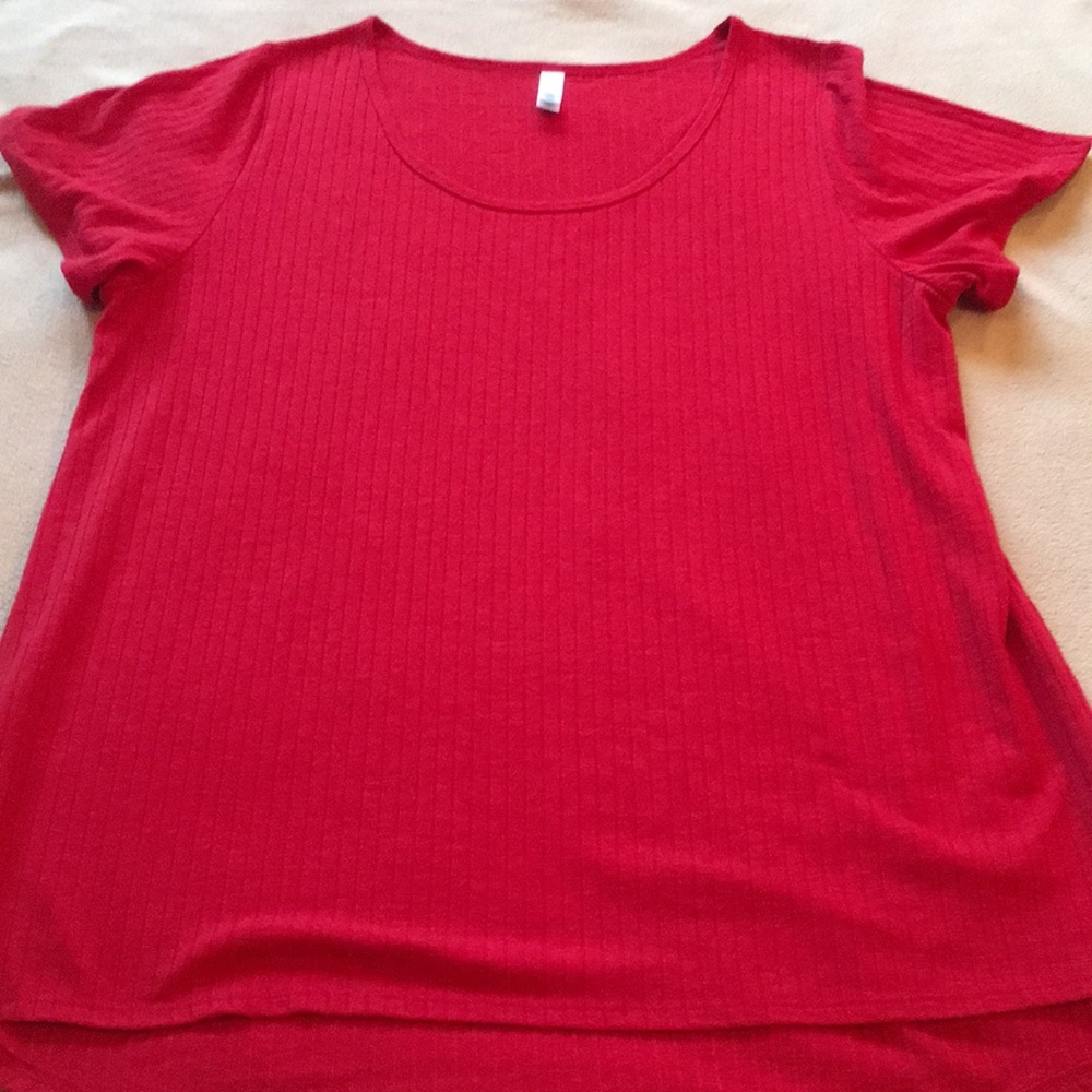 LuLaRoe True Red Ribbed Material Classic Tee